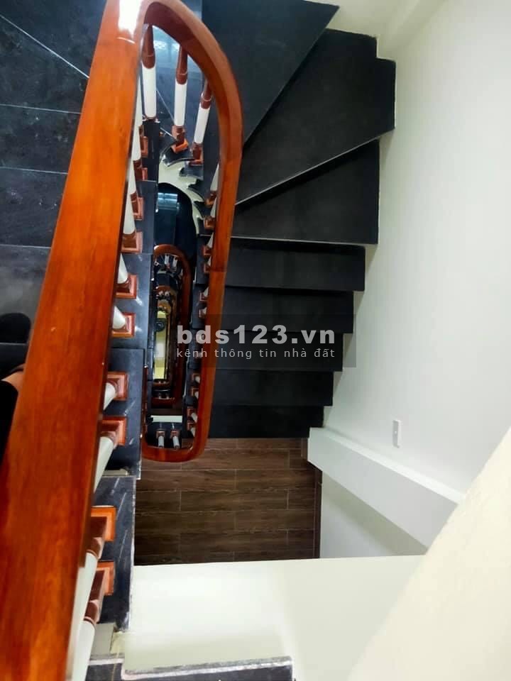 Cần bán gấp nhà Phú Diễn 35mx5T, MT 3.5m, nhà như hình, gần ô tô, ở sướng, chỉ 2.9 tỷ (TL)