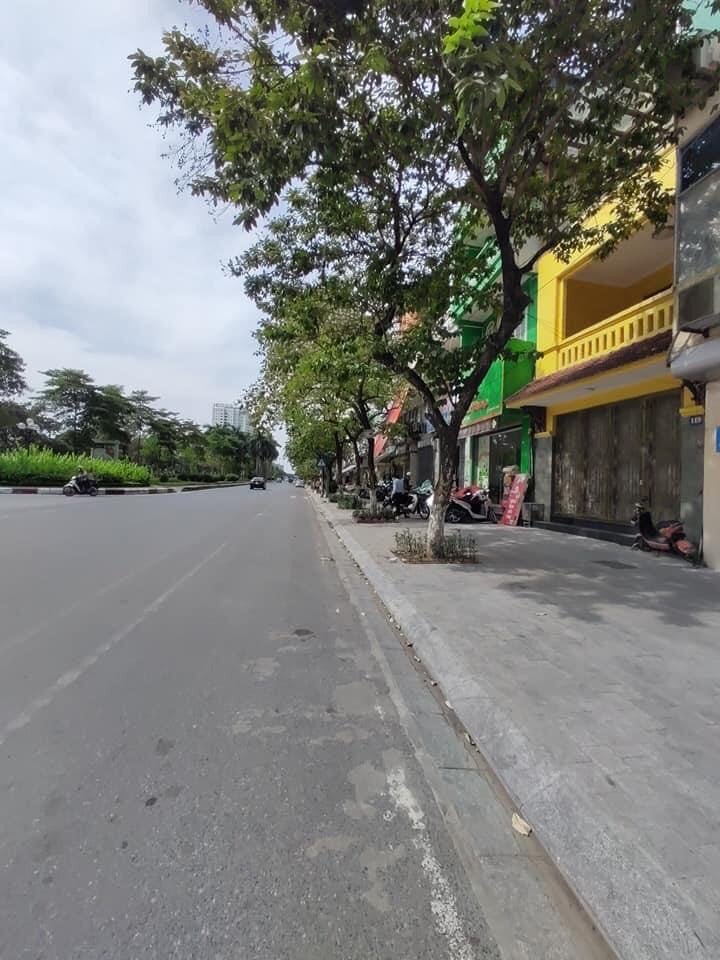 Mảnh Đất Vàng Cầu Giấy, View Hồ Quân Ủy dtsd 70m2 mt 5m kinh doanh sầm uất, lhcc
