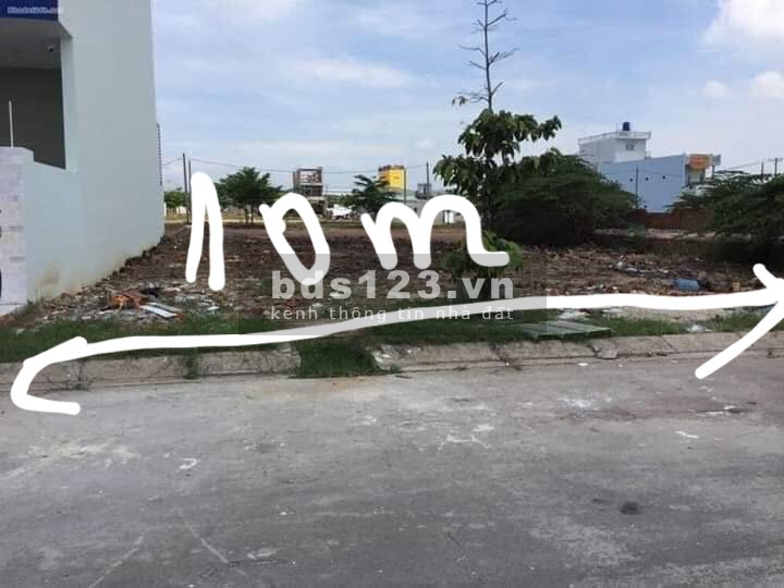 Về quê sinh sống luôn ra lô đất vị trí đắc địa. Thổ cư đủ. Sang tên ngay