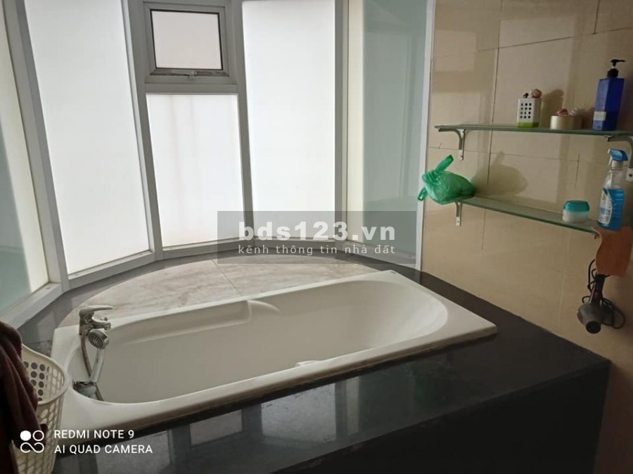 Giá rẻ giật mình biệt thự Ngọc Thuỵ, dt 100m2, 3 tầng, mặt tiền 7,2m, giá chỉ 5,6 tỷ.