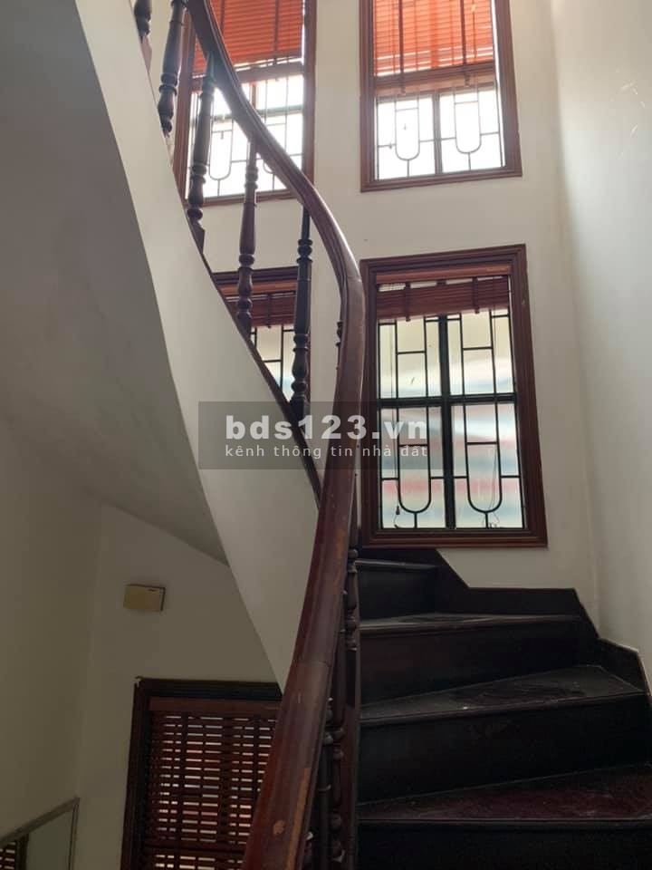 Tôn Đức Thắng, gần phố, dt 20m2 4 tầng, nhà sáng thoáng, giá bán 2.1 tỷ