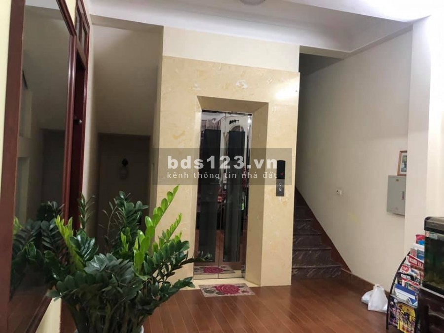 Bán nhà Phố Trần Quốc Hoàn, dt 41m2, 7 tầng, Thang máy, Phân lô, Ôtô tránh, Nhỉnh 8 tỷ