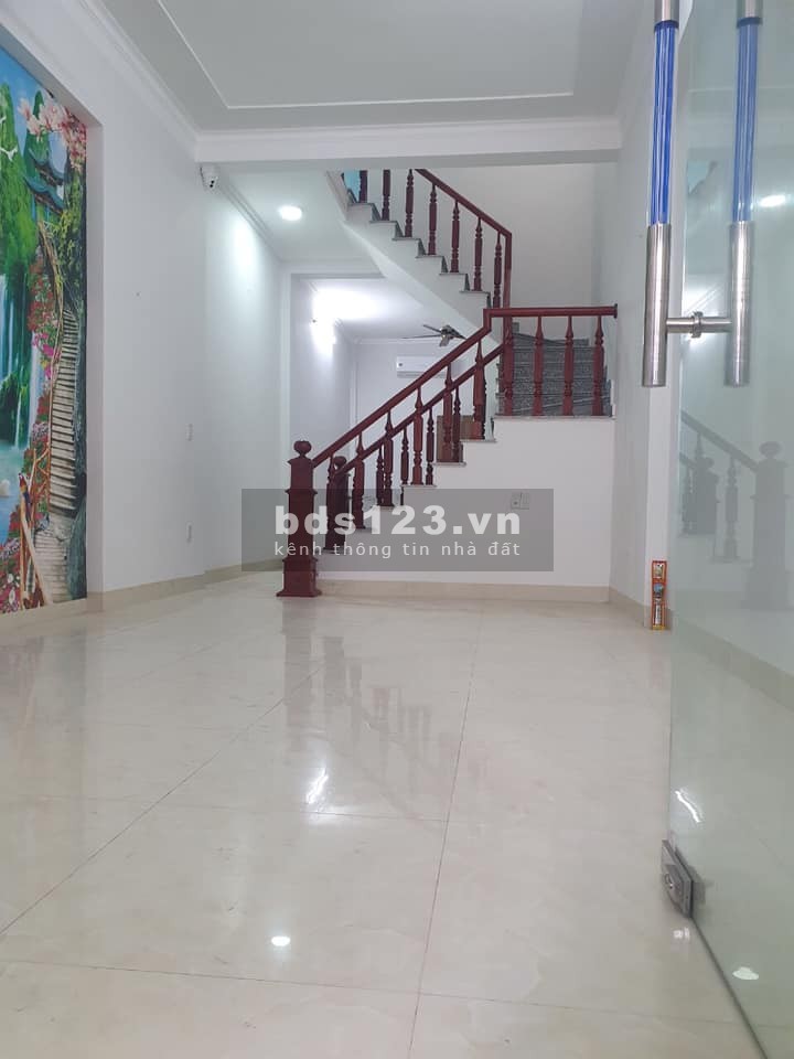Chí Thanh Gia Đình Chuyển Sang Nước Ngoài Định Cư Cần Bán Nhà 3 Tầng Ngõ Nguyễn