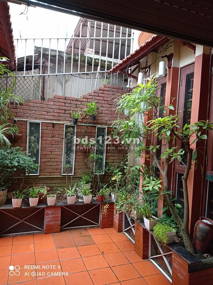 Giá rẻ giật mình biệt thự Ngọc Thuỵ, dt 100m2, 3 tầng, mặt tiền 7,2m, giá chỉ 5,6 tỷ.