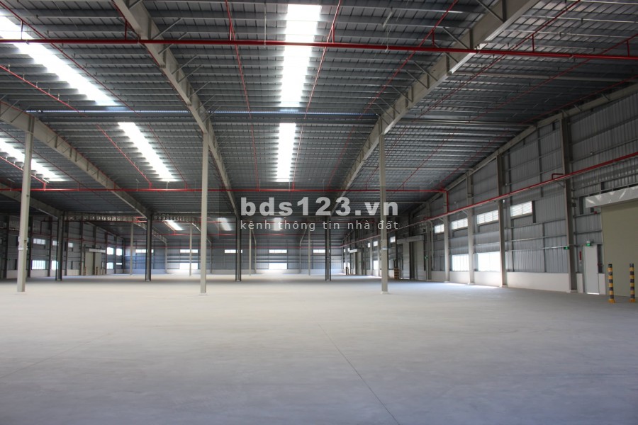 Cho thuê 3 nhà xưởng 1800 m2, 2400 m2, 3700 m2 Bến Lức, Long An
