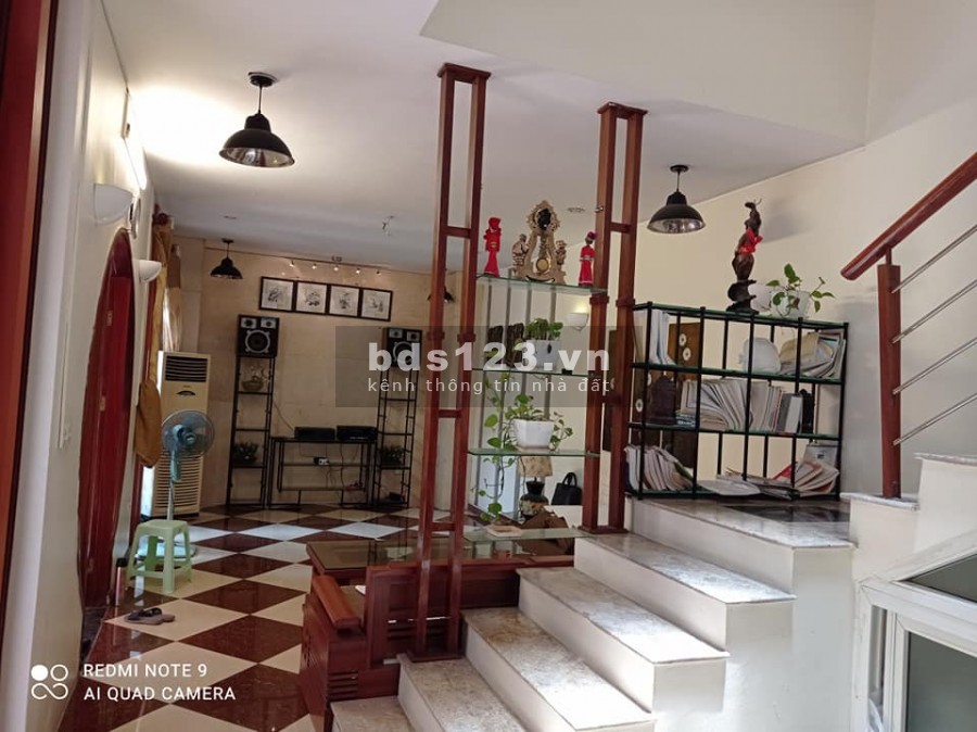 Giá rẻ giật mình biệt thự Ngọc Thuỵ, dt 100m2, 3 tầng, mặt tiền 7,2m, giá chỉ 5,6 tỷ.