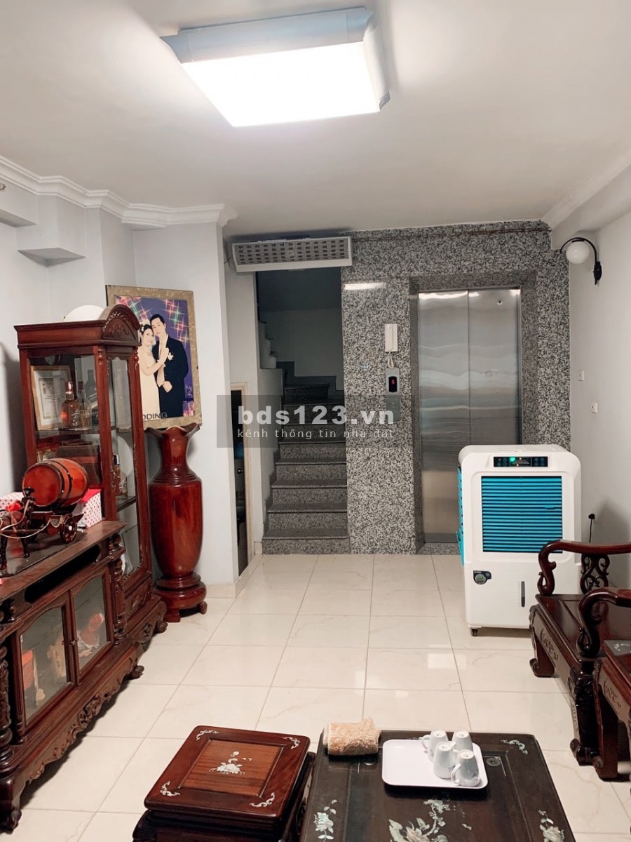 Cần bán nhà gấp Trần Quốc Hoàn gara, ô tô 4m2, giá 8.8 tỷ, có thương lượng