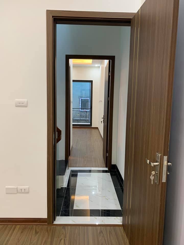 Bán nhà cực đẹp phố Đê La Thành Nhỏ, dt 47m2, đúc 4 tàng, mt 3.7m, giá bán 4.45 tỷ