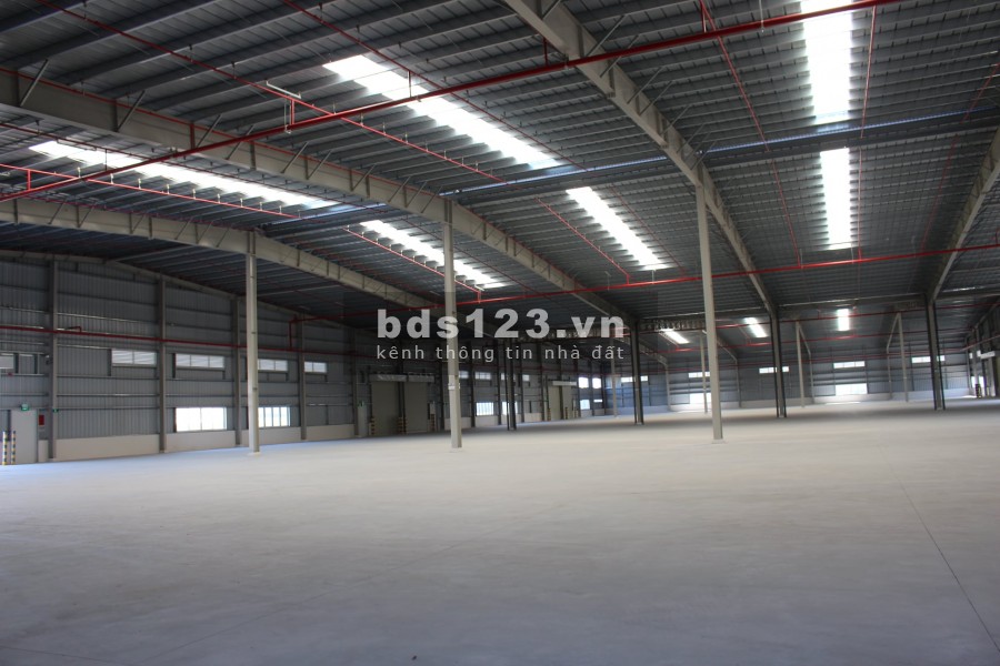 Cho thuê 3 nhà xưởng 1800 m2, 2400 m2, 3700 m2 Bến Lức, Long An