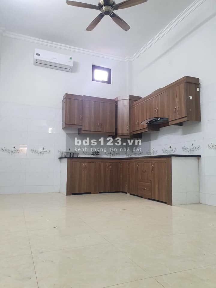Chí Thanh Gia Đình Chuyển Sang Nước Ngoài Định Cư Cần Bán Nhà 3 Tầng Ngõ Nguyễn
