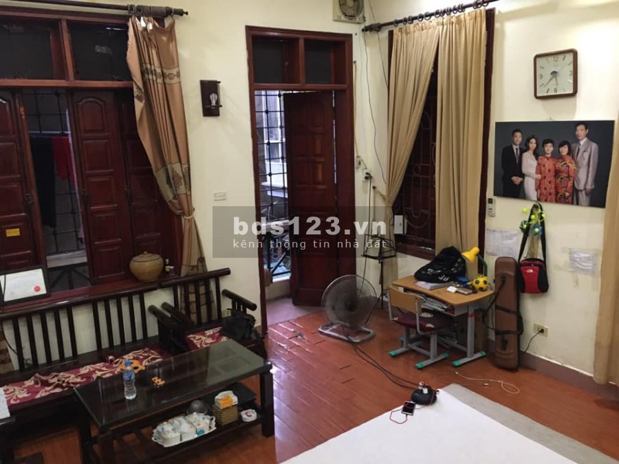 Bán nhà 2 mặt thoáng, Lê Duẩn 40m2 *5T, cách phố 20m, giá 3,7 tỷ 0969693855.