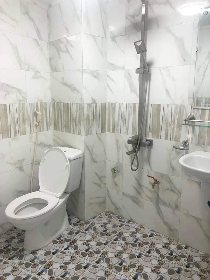 Bán nhà mới đẹp nguyên căn cận kề Time City, 5 tầng, 6 phòng ngủ, thoáng trước sau, vị trí đẹp