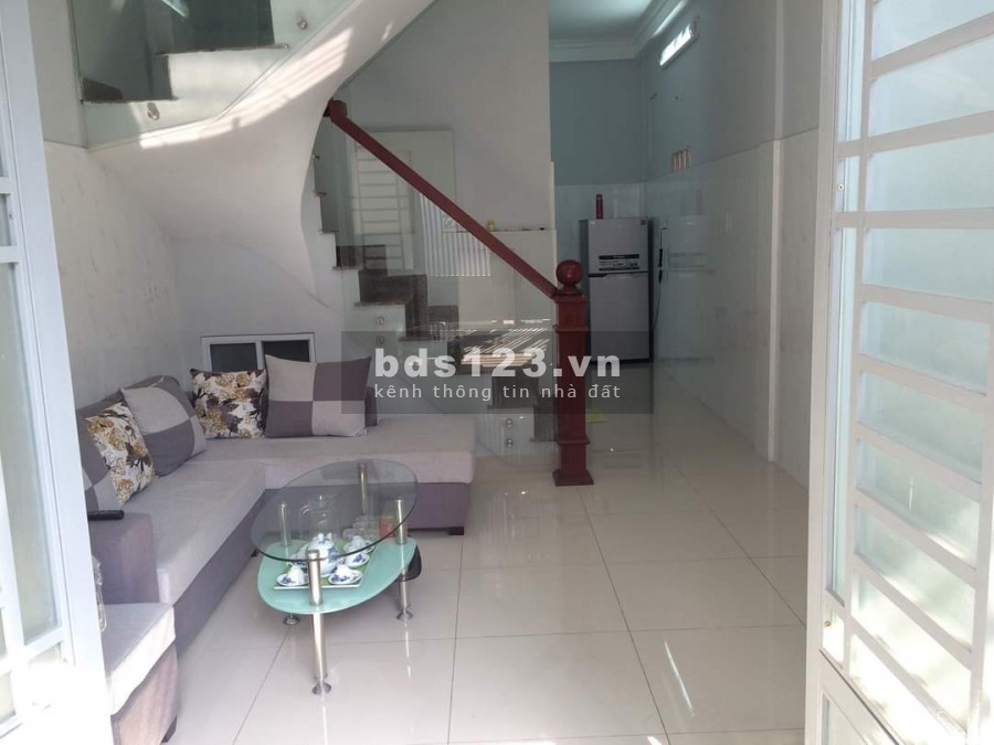 Bán nhà đường Nguyên Hồng, tặng toàn bộ nội thất giá 3.9 tỷ, pháp lí chuẩn