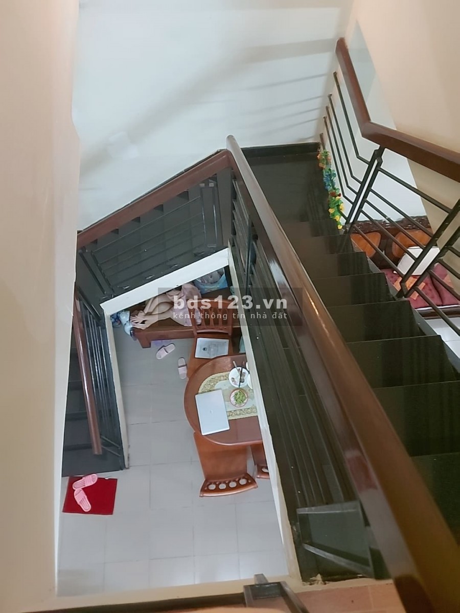 Nhà gần Chợ Hoàng Hoa Thám. Đường xe hơi tránh giá bán 5,8 tỷ, diện tích 51m2
