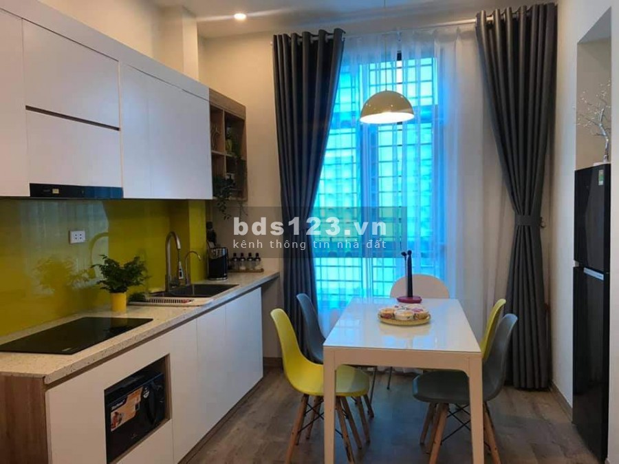 Tôi cần bán nhà Hoàng Quốc Việt, Cầu Giấy, phân lô quân đội ngõ ô tô, 5 tầng, MT 5.2m, chỉ 5.1 tỷ