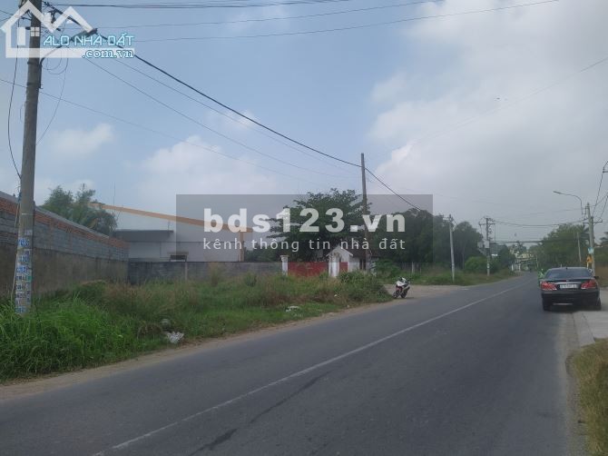 Cần bán lô đất mặt tiền tỉnh lộ 9 Hóc Môn diện tích 100m2 có nhà cấp 4 chỉ 2,8 tỷ