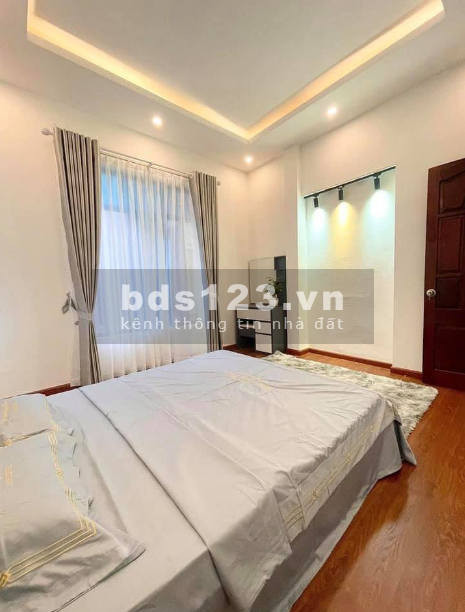 Tôi cần bán nhà phố Nguyễn Khang, Quận Cầu Giấy nội thất đầy đủ ô tô đỗ giá rẻ