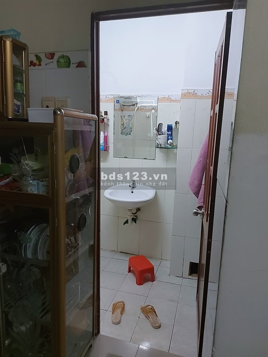 Nhà gần Chợ Hoàng Hoa Thám. Đường xe hơi tránh giá bán 5,8 tỷ, diện tích 51m2