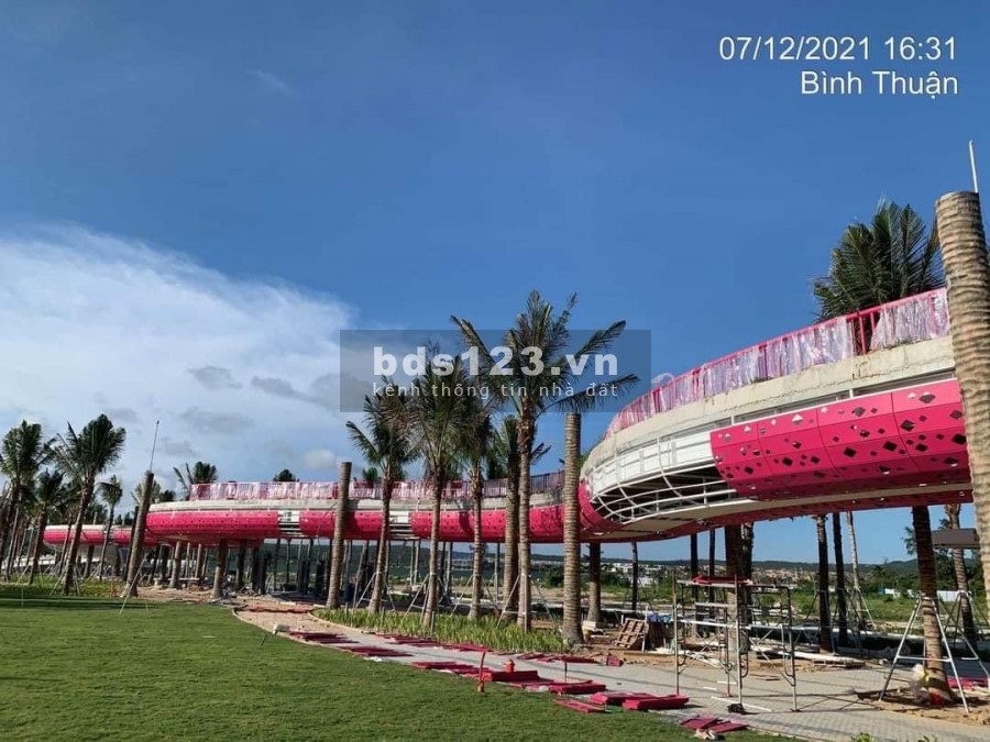 Nhà phố nghĩ dưỡng 2 mặt tiền ven biển Gần cảng du thuyền, lh 0968167972, giá 1.8 tỷ
