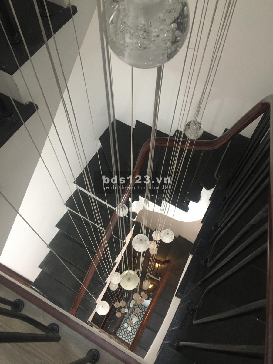 Chính chủ bán nhà 5 tầng phân lô viện Nông Nghiệp, ô tô tránh KD y dược, giá 3.5 tỷ