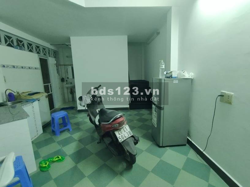 Bán nhà lô góc 2 hẻm xe tải Lạc Long Quân diện tích 35m2 giá giảm 1tỷ còn 4.6tỷ