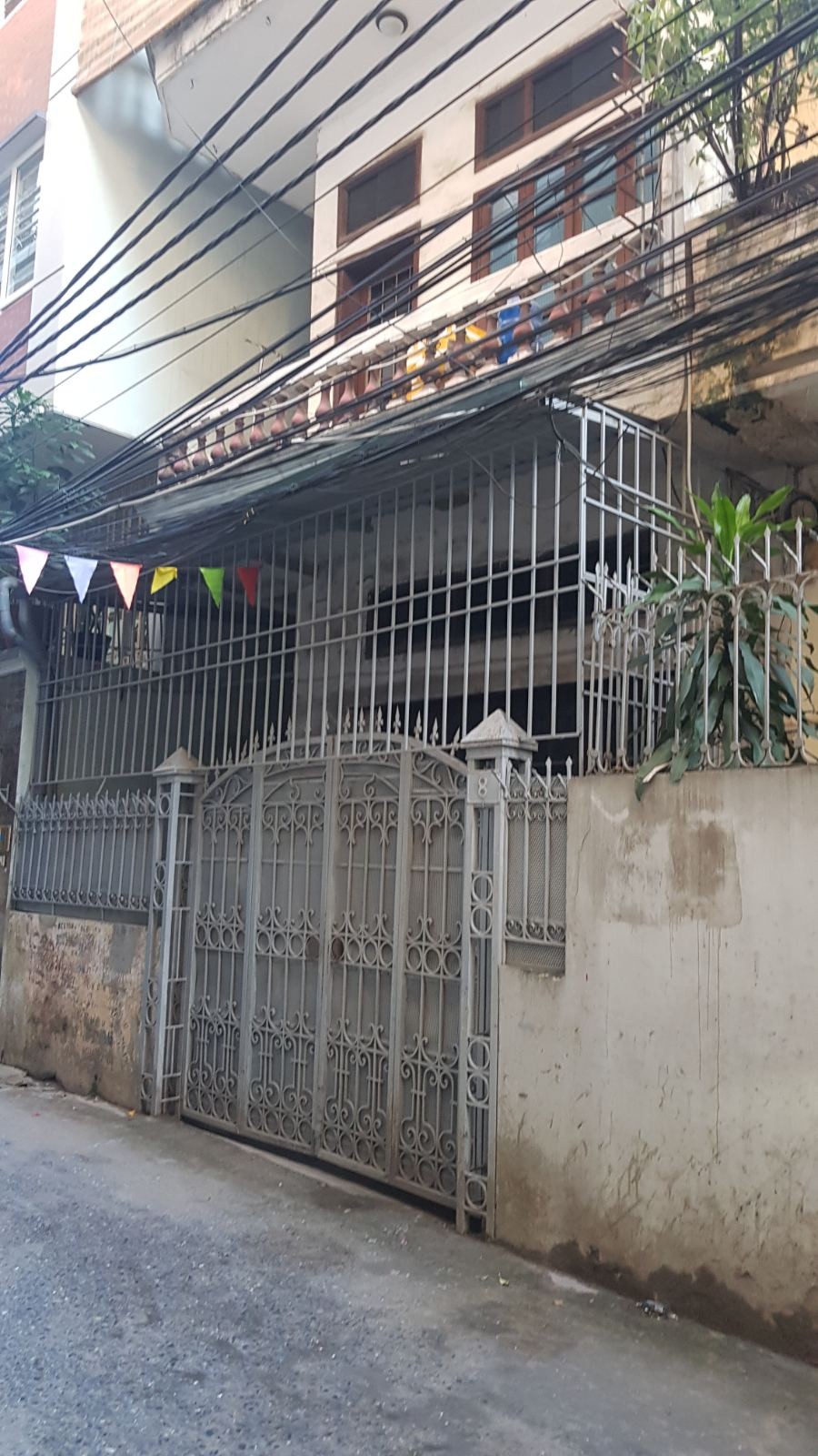 Bán nhà phố Hoàng Văn Thái, TXuân, dt 57,2m2, 3 tầng, mt 5m, sổ đỏ cc, giá 7,9 tỷ. Lh Thanh 0977686830