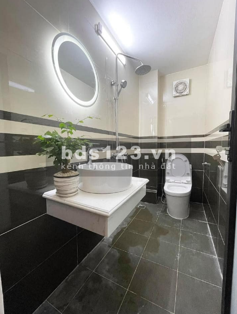 Tôi cần bán nhà phố Nguyễn Khang, Quận Cầu Giấy nội thất đầy đủ ô tô đỗ giá rẻ