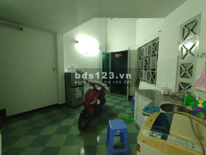 Bán nhà lô góc 2 hẻm xe tải Lạc Long Quân diện tích 35m2 giá giảm 1tỷ còn 4.6tỷ