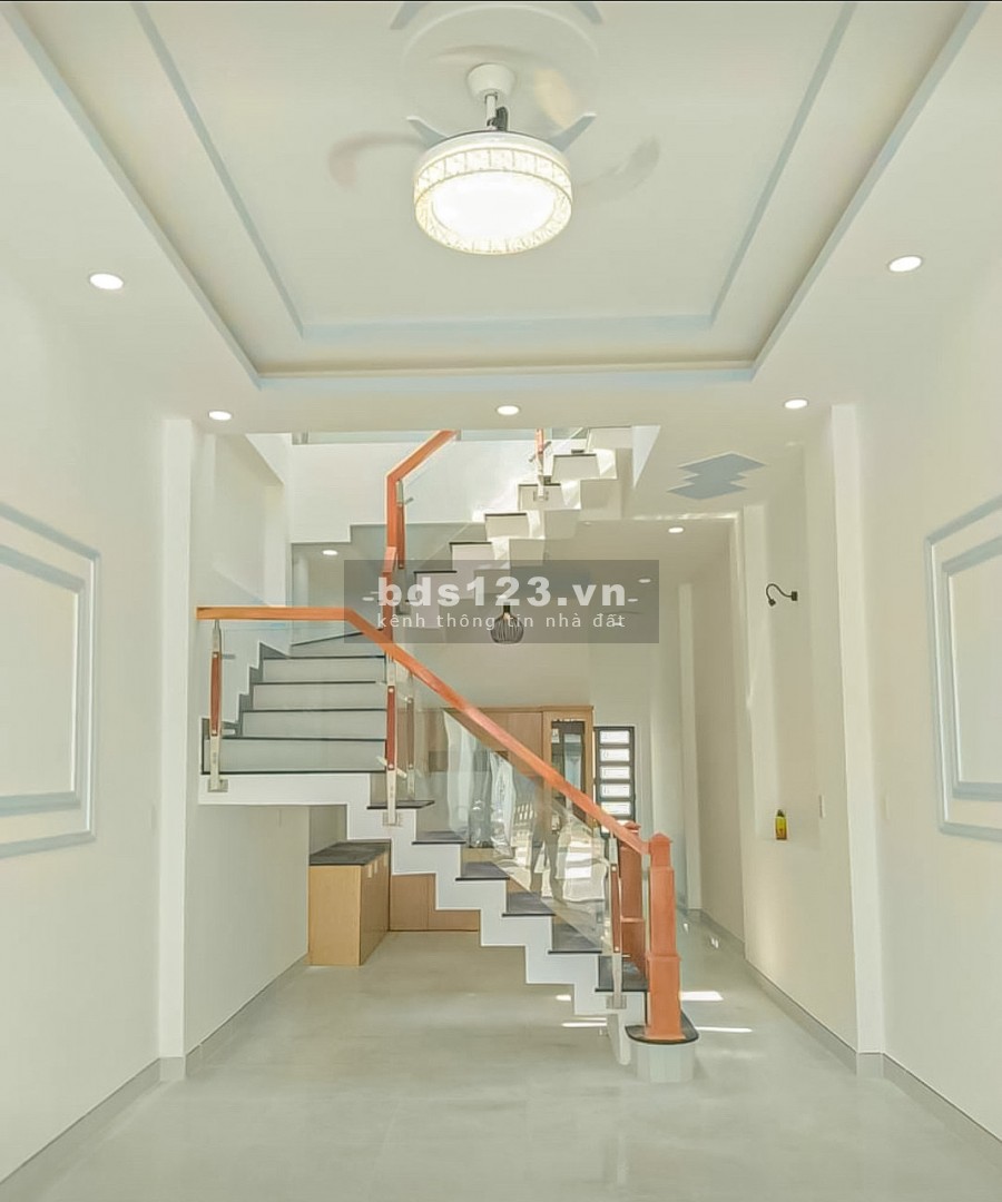 Nhà liền kề khu dân cư mới xây sau khu du lịch Đại Nam, diện tích 100m2