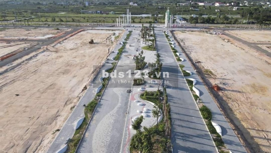Nhà phố nghĩ dưỡng 2 mặt tiền ven biển Gần cảng du thuyền, lh 0968167972, giá 1.8 tỷ