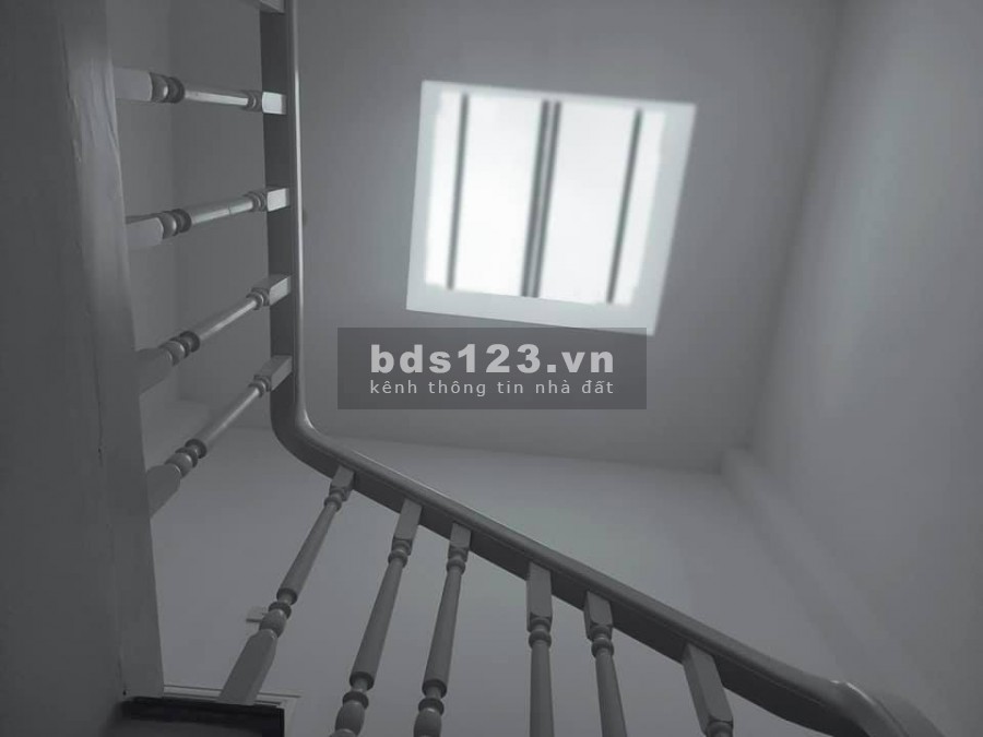 Bán nhà phố Bát khối dt 34m2 5 tầng, kinh doanh. ô tô giá chỉ nhỉnh 2 tỷ, sổ sẵn