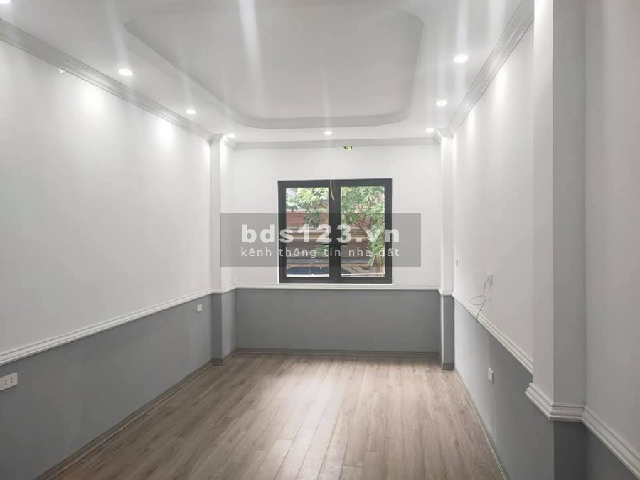 Bán nhà phố Bát khối dt 34m2 5 tầng, kinh doanh. ô tô giá chỉ nhỉnh 2 tỷ, sổ sẵn