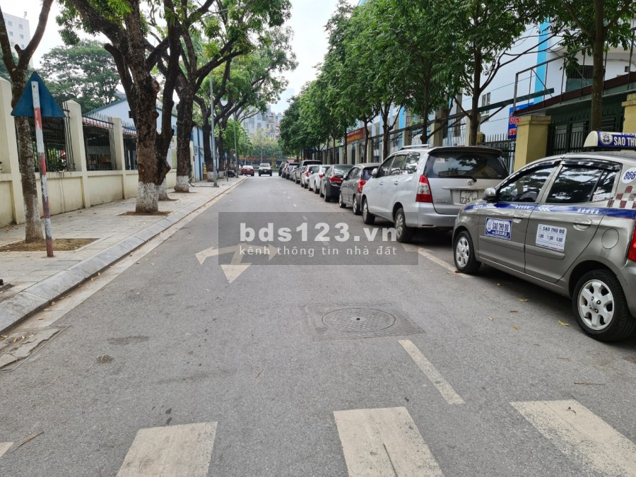 Cho thuê nhà riêng mặt đường Nguyễn Văn Huyên- Cầu Giấy: DT 25m2x 2tầng, 15tr