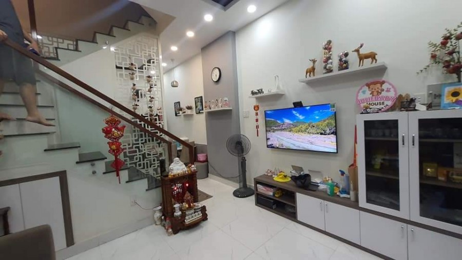 Hạ 600 triệu, gấp bán nhà HXH Nguyễn Thiện Thuật Quận 3, dt 40m2 nhà mới giá chỉ 7.6 tỷ