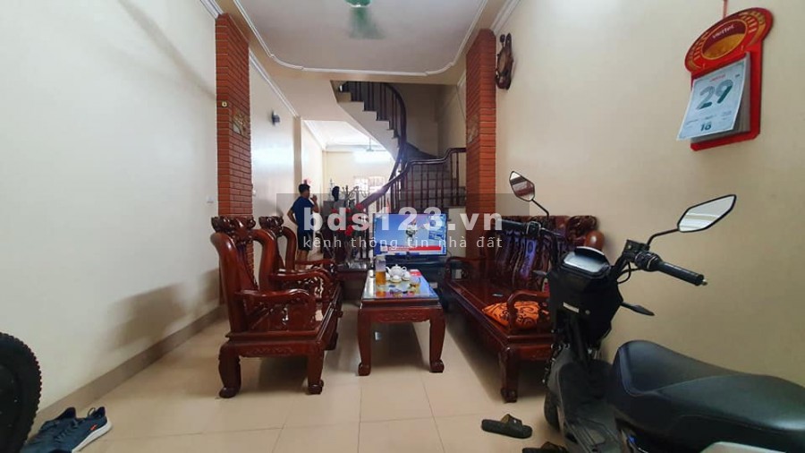 Bán nhà nguyên căn đẹp, một bước ra ô tô, đương ba gác đua, liên hệ 0877845526
