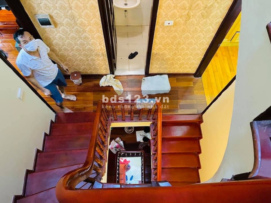 Bán nhà nguyên căn đẹp, một bước ra ô tô, đương ba gác đua, liên hệ 0877845526