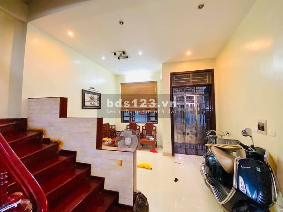 Bán nhà nguyên căn đẹp, một bước ra ô tô, đương ba gác đua, liên hệ 0877845526