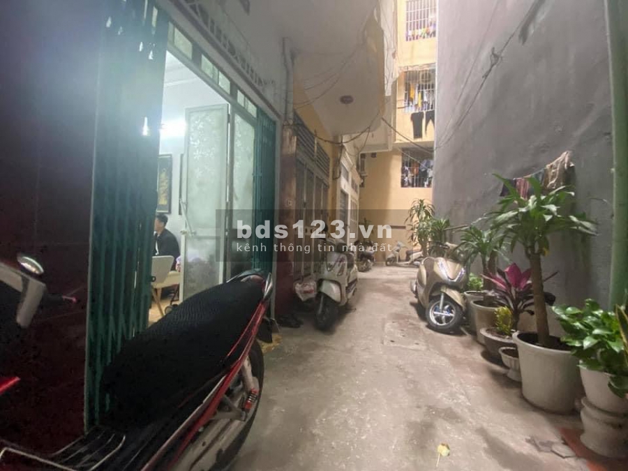 Giá chỉ 2,4 tỷ sở hữu nhà Quận Đống Đa- Hào Nam. Nhà đẹp ở ngay, dân sinh bình ổn.