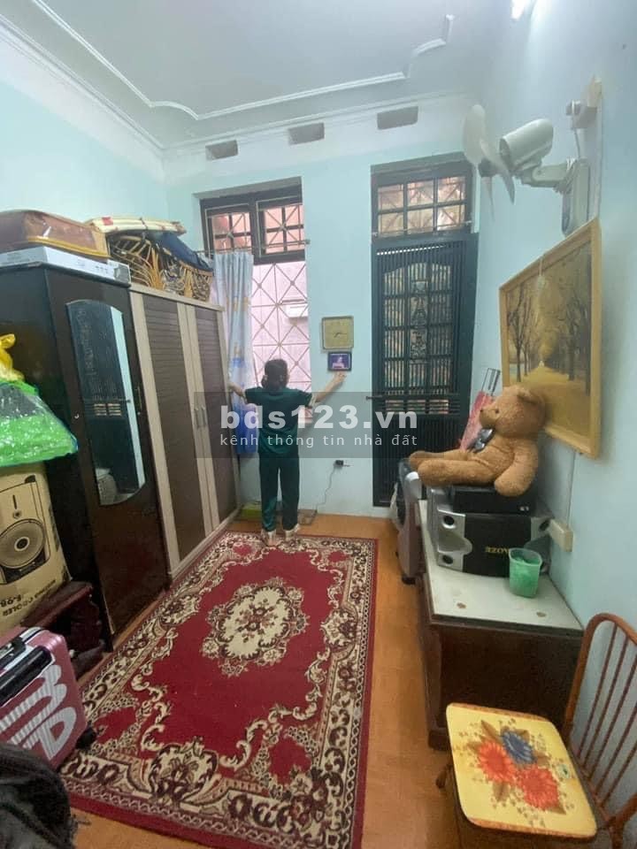 Giá chỉ 2,4 tỷ sở hữu nhà Quận Đống Đa- Hào Nam. Nhà đẹp ở ngay, dân sinh bình ổn.