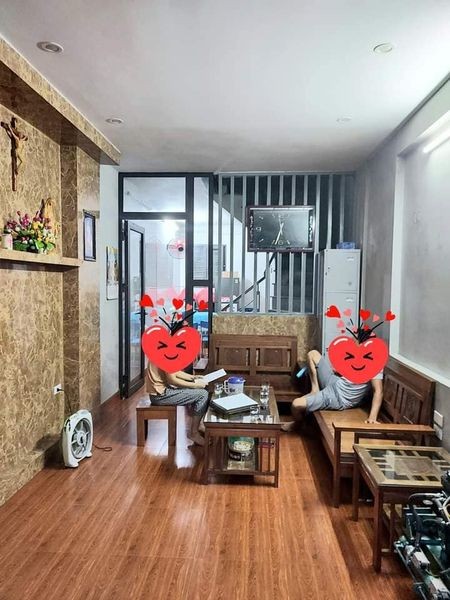 Bán nhà Lĩnh Nam ngõ rộng dtsd 35m2 3 tầng đúc 3 phòng ngủ, giá 2.6 tỷ