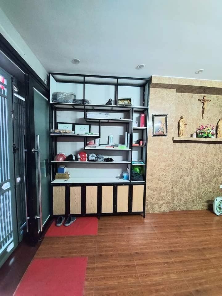 Bán nhà Lĩnh Nam ngõ rộng dtsd 35m2 3 tầng đúc 3 phòng ngủ, giá 2.6 tỷ