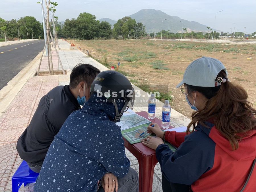 Cần tiền bán gấp cắt lỗ lô góc 443m2 KP3 Hắc Dịch TX Phú Mỹ có thương lượng LH 0906861505