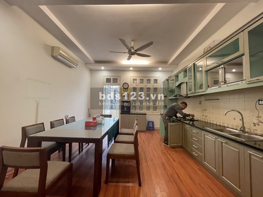 Chính chủ bán gấp nhà phố Thái Hà 5 tầng 89m2, MT 4.8m, ngõ ô tô vào tận cửa. LH 0973781843 Ánh.