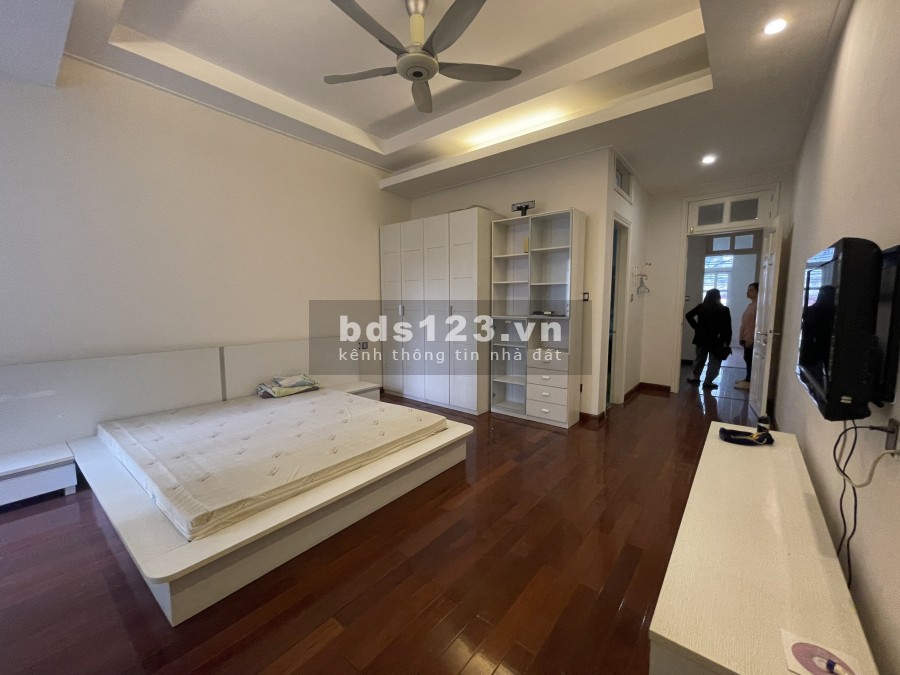 Chính chủ bán gấp nhà phố Thái Hà 5 tầng 89m2, MT 4.8m, ngõ ô tô vào tận cửa. LH 0973781843 Ánh.