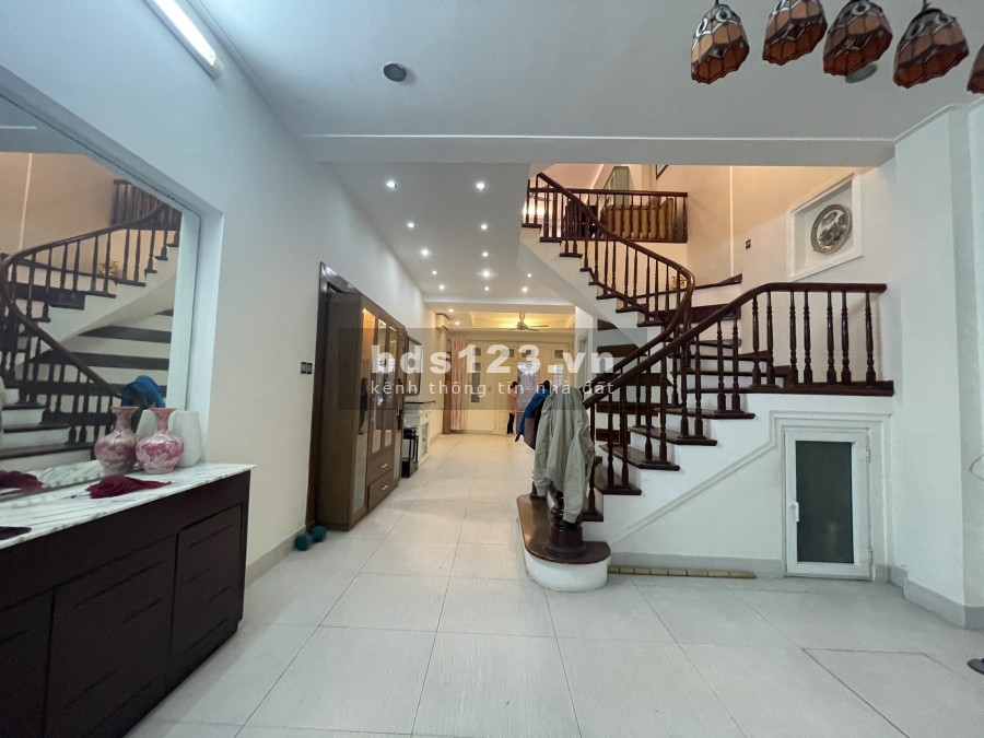 Chính chủ bán gấp nhà phố Thái Hà 5 tầng 89m2, MT 4.8m, ngõ ô tô vào tận cửa. LH 0973781843 Ánh.