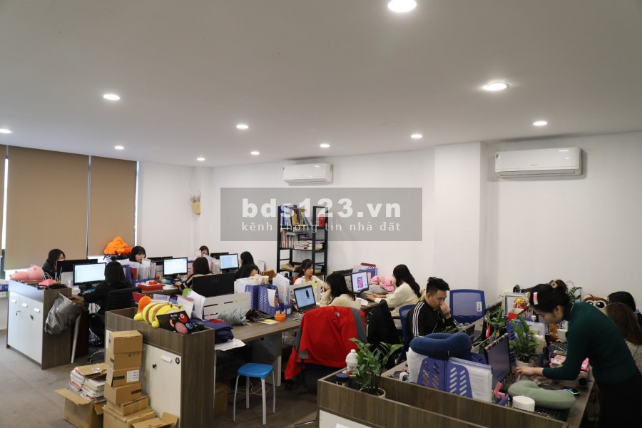 Cho thuê văn phòng diện tích 50m2 view hồ Hoàng Cầu, Đống Đa. Lh: 077.23.66666