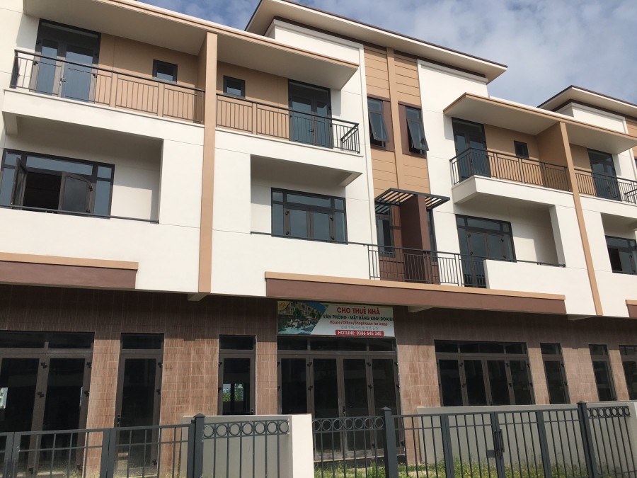 Bán căn Shophouse diện tích sử dụng 120m2 mặt đường 26m giá chỉ 6,x tỷ, sổ riêng