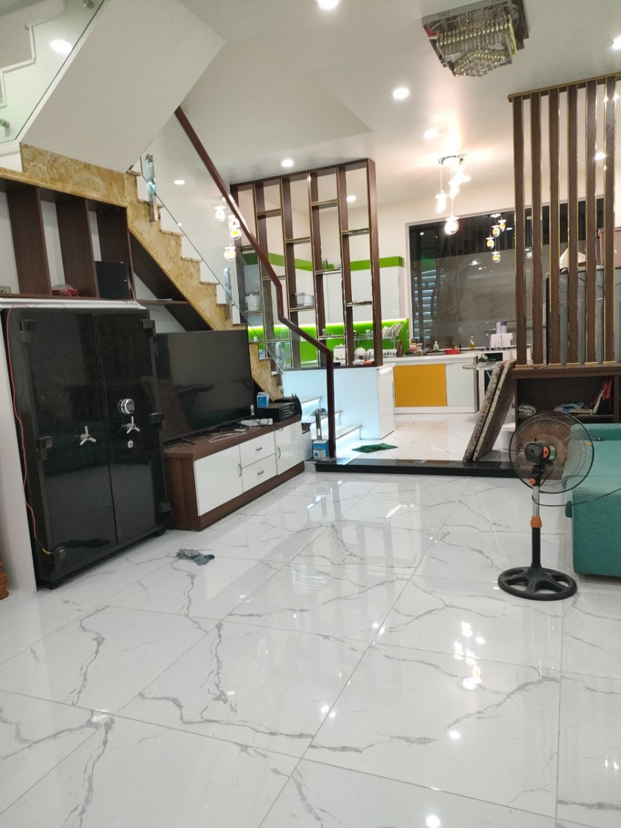 Bán nhà khu dân cư Centana, Long Trường, Quận 9, tiện ích đủ, sổ hồng hoàn công