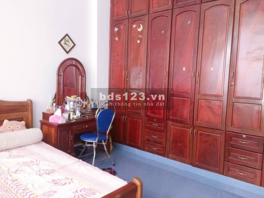 Ngộp ngân hàng! Bán gấp nhà 2 lầu tại Nguyên Hồng gần Phan Văn Trị, Bình Thạnh