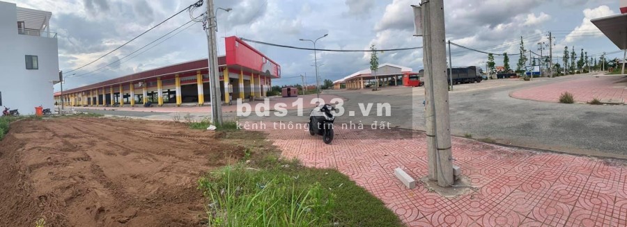 Bán nhanh nền đất vị trí đẹp, lô góc, tọa lạc ngay trung tâm khu đô thị Thạnh Phú